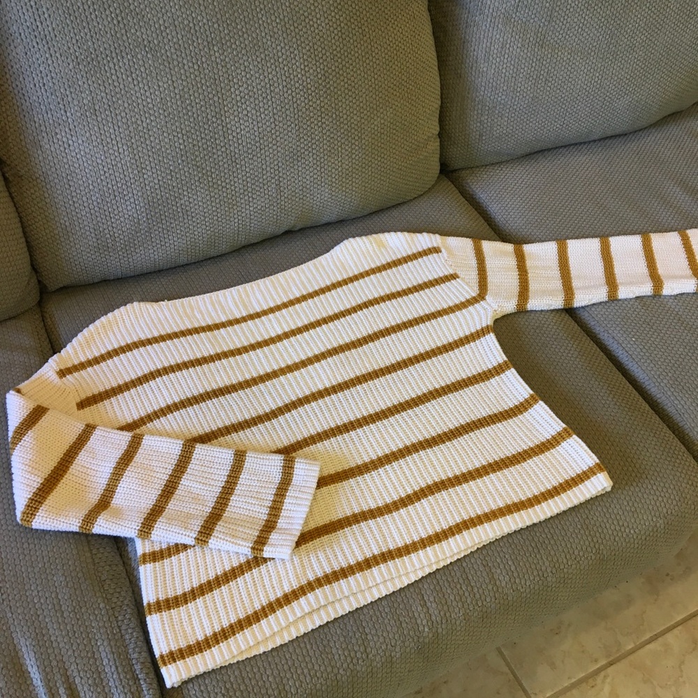 H&M wide necked sweater, size medium
